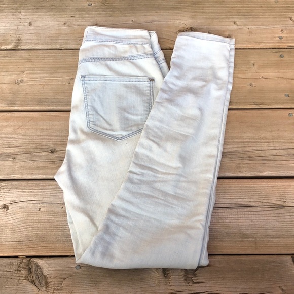 High Rise GARAGE Light Wash Distressed Jegging (Size 1) - Picture 4 of 6